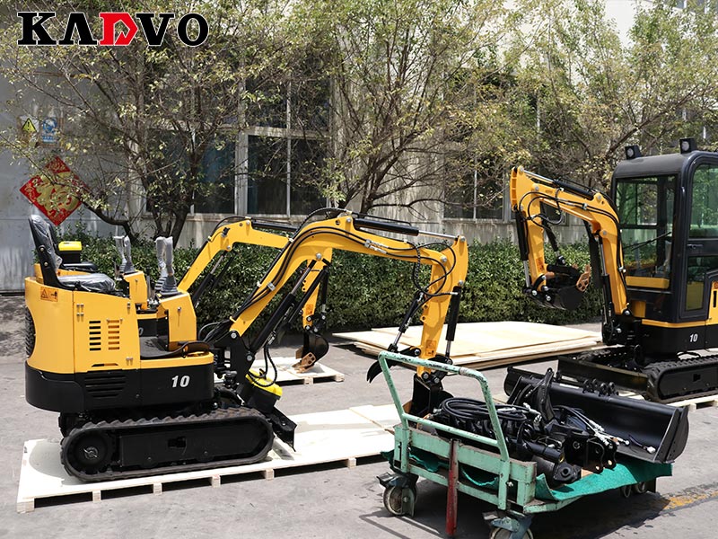 凱迪沃重工一批小型挖掘機出口新加坡