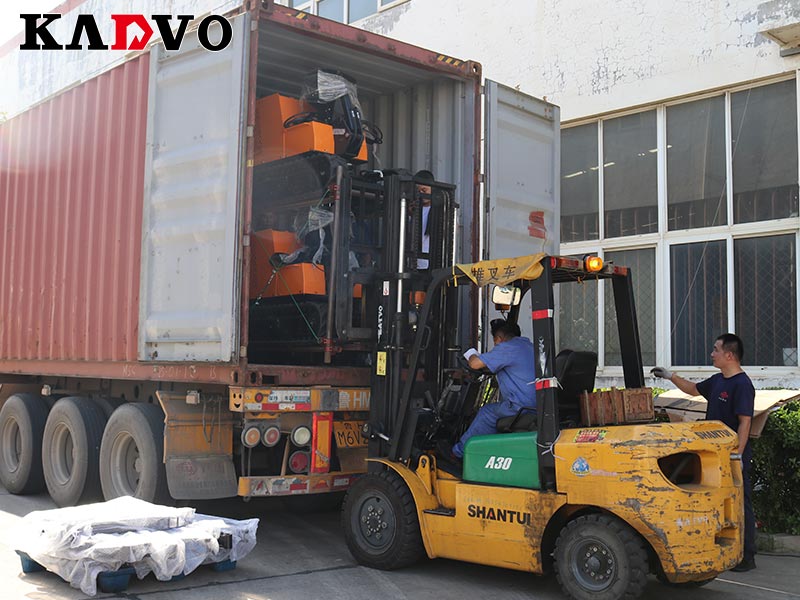 凱迪沃重工KV12小型挖掘機(jī)出口韓國