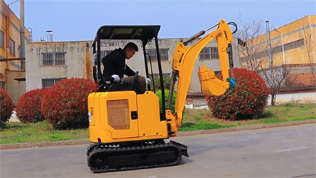 KV20小型挖掘機(jī)操作視頻