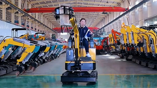 小型挖掘機旋轉(zhuǎn)抓木器視頻