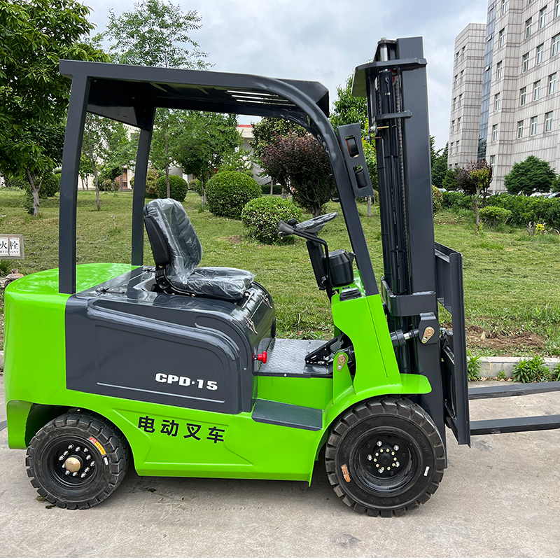 1.5噸新能源電動(dòng)叉車(chē)