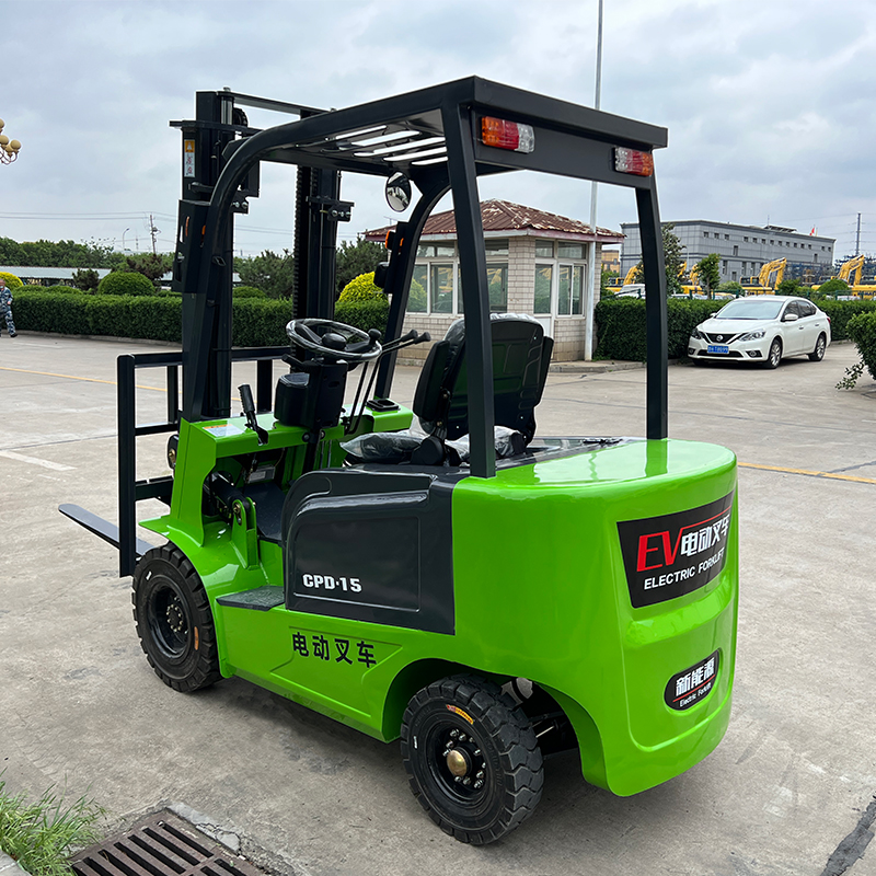 1.5噸新能源電動(dòng)叉車(chē)